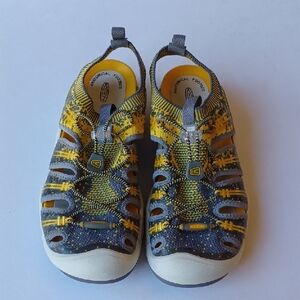 Keen Evofit One Closed Toe Sandals Shoes Hiking SZ 10 NWOT Gray Yellow 1018909